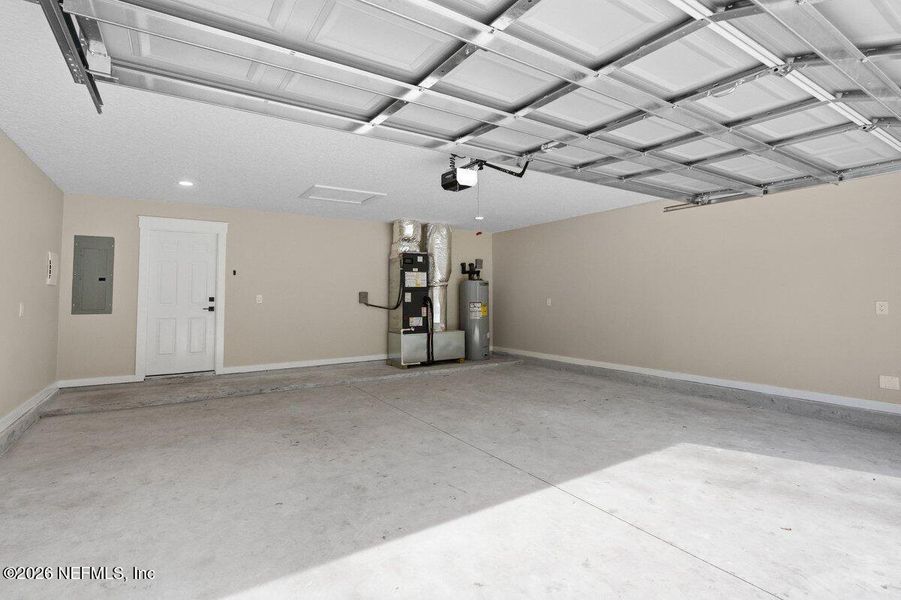 Spacious, unfurnished interior of a new home in , Jacksonville (Image 39).