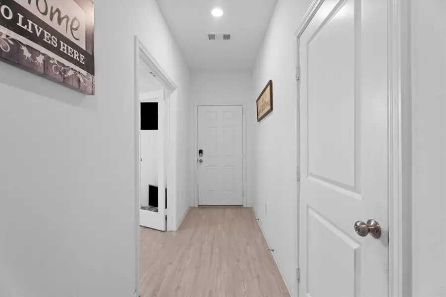 Spacious, unfurnished interior of a new home in , Crosby (Image 24).