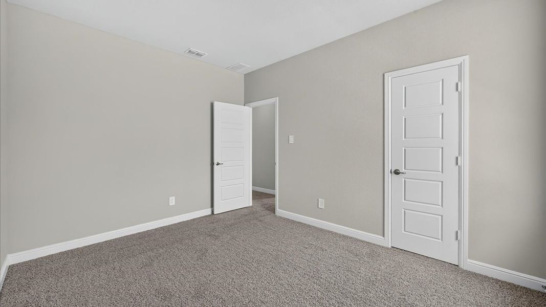 Representative unfurnished interior of a home built from the Glenwood by D.R. Horton in Bluestem, Rhome (Image 25).