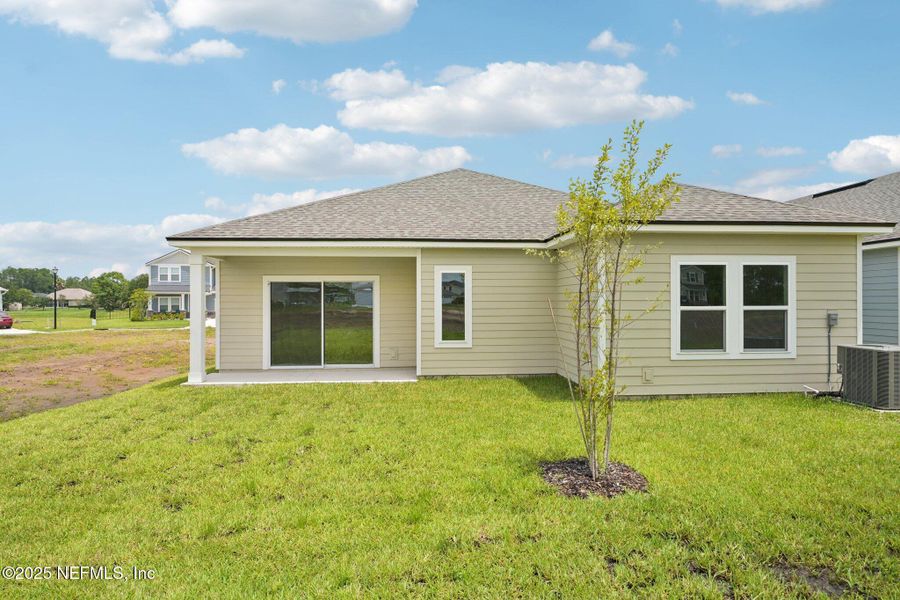 Exterior details and patio area of a home in Panther Creek, Jacksonville (Image 4).