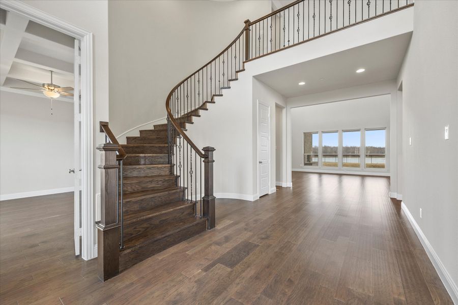 Representative unfurnished interior of a home built from the Riverdale by Windsor Homes in Ridge Pointe Estates, McLendon-Chisholm (Image 19).