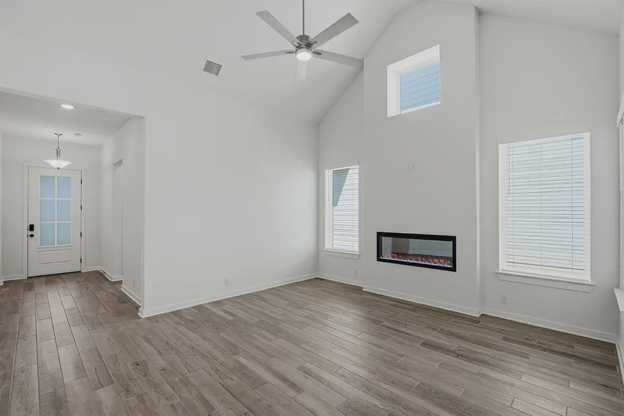 Spacious, unfurnished interior of a new home in The Crossvine, Schertz (Image 20).