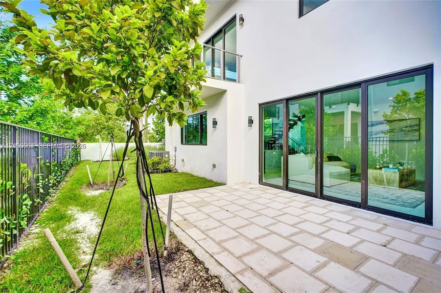 Exterior details and patio area of a home in , Dania Beach (Image 28).