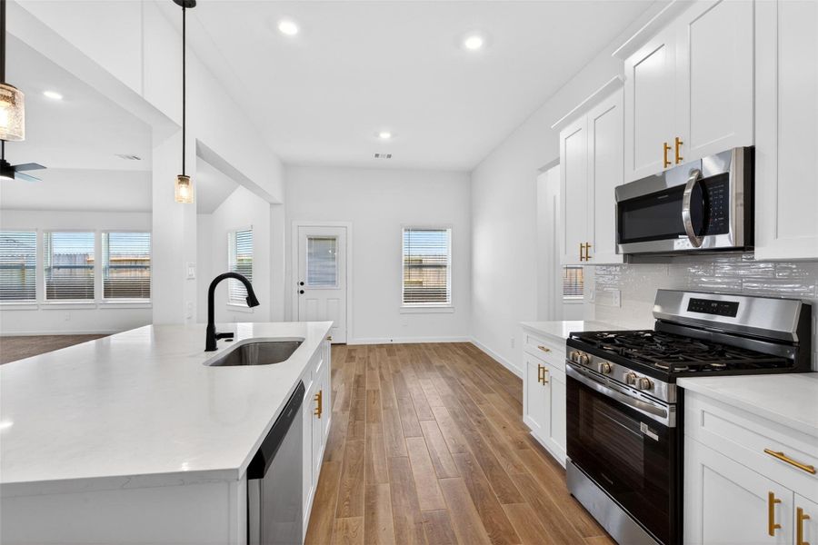 Furnished interior view inside a new home in , Alvin (Image 8).