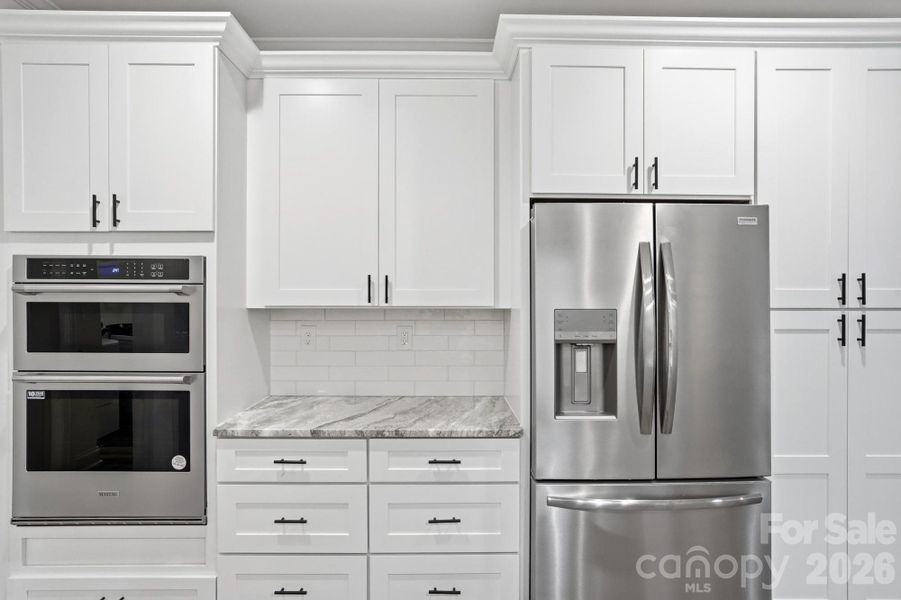 Chef's Kitchen with Large Island