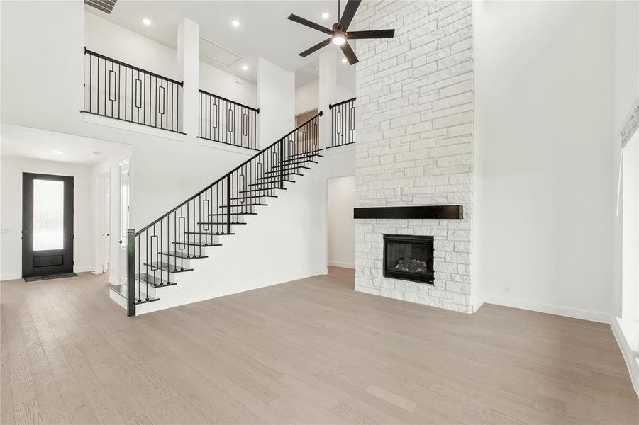 Spacious, unfurnished interior of a new home in Chaparral Park, Oak Point (Image 23).