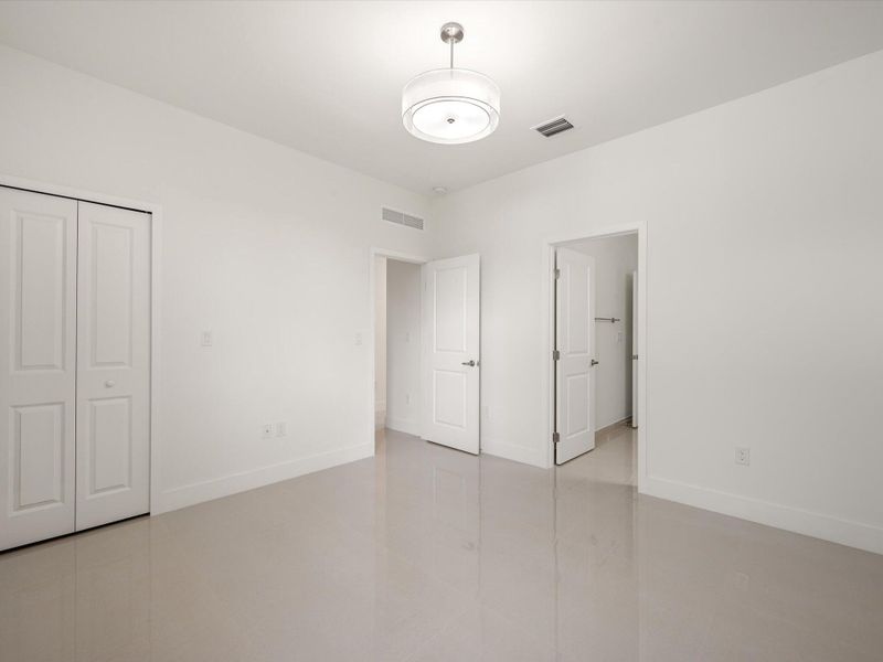 Spacious, unfurnished interior of a new home in , Miami (Image 16).