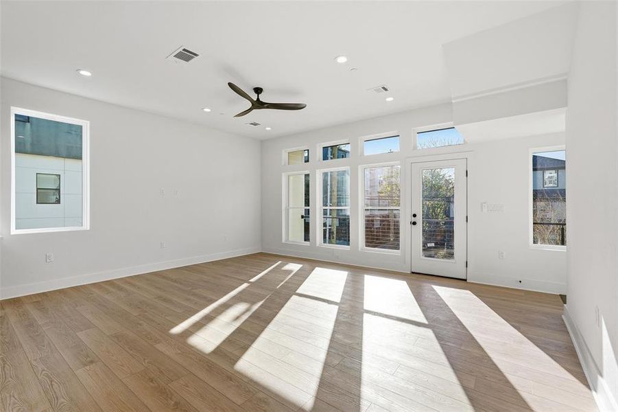 Spacious, unfurnished interior of a new home in , Dallas (Image 24).