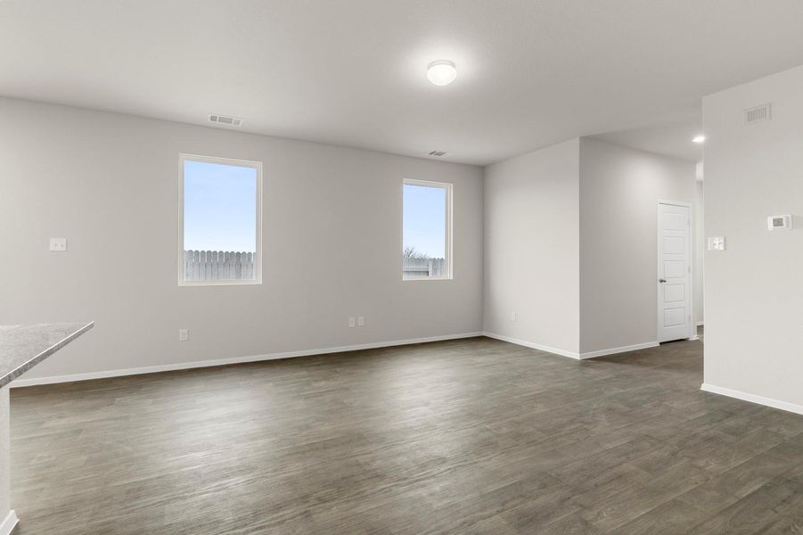 Spacious, unfurnished interior of a new home in Casetta Ranch, Kyle (Image 23).