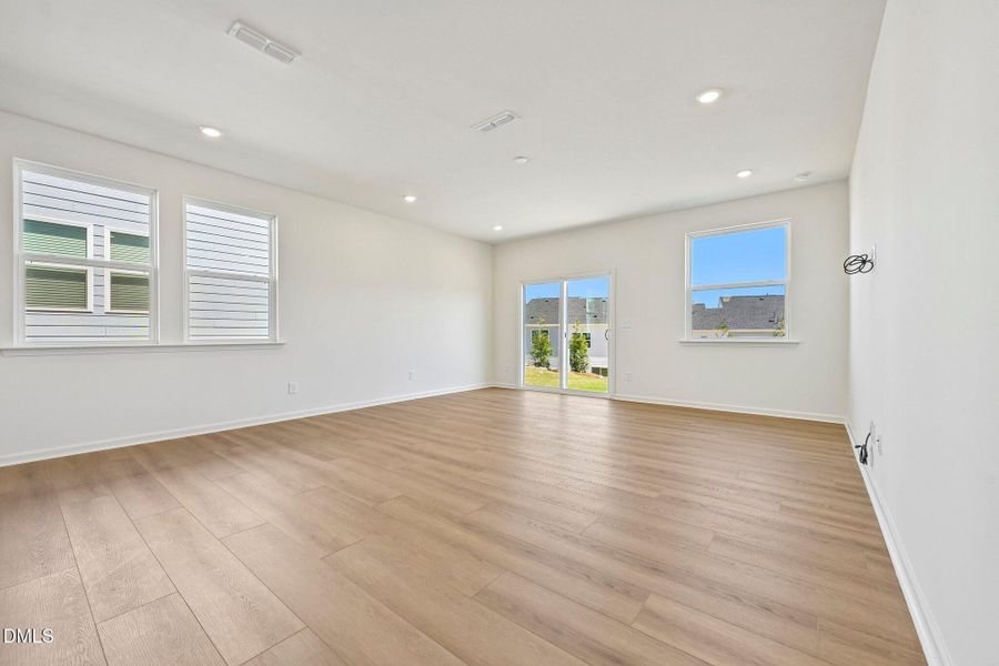 9-web-or-mls-Oakdale Dr-S2204-009 9-web-or-mls-Oakdale Dr-S2204-009