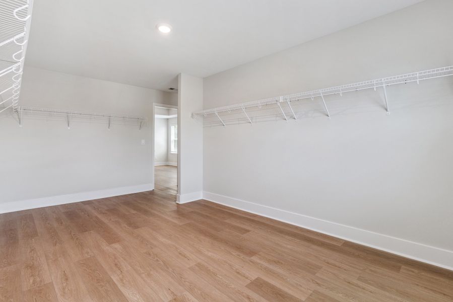 Spacious, unfurnished interior of a new home in NorthShore on the St. Marys River, Kingsland (Image 45).