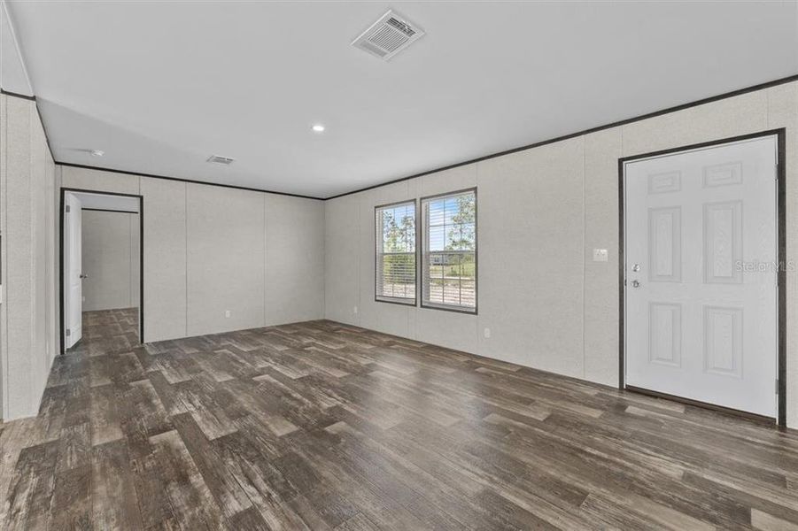 Spacious, unfurnished interior of a new home in , Crystal River (Image 21).