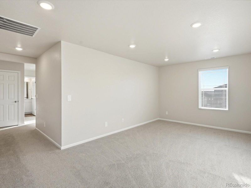 Spacious, unfurnished interior of a new home in , Commerce City (Image 18).