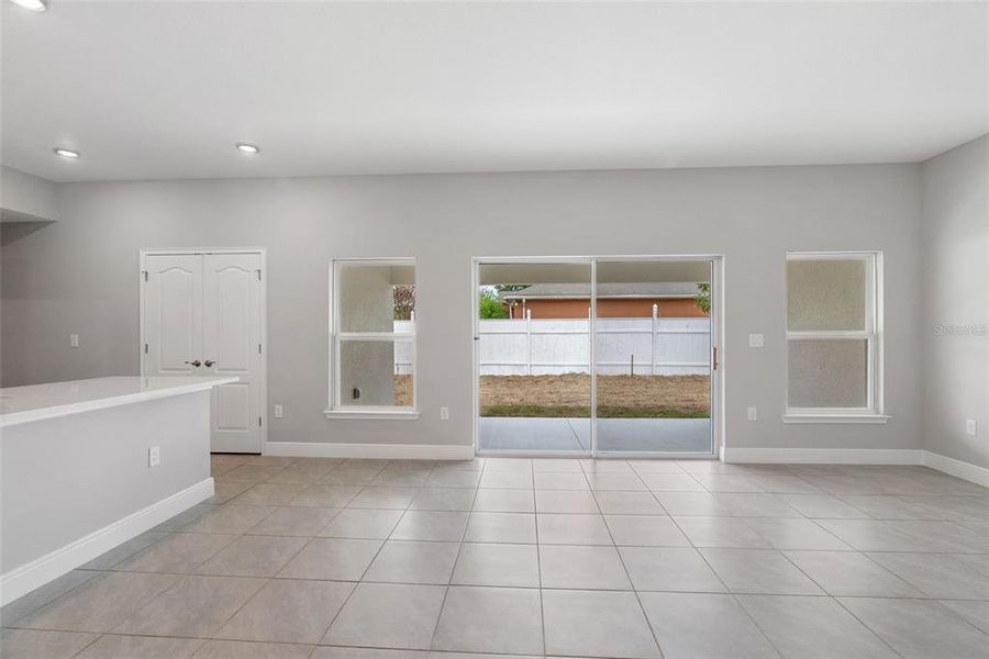 Spacious, unfurnished interior of a new home in , Kissimmee (Image 15).