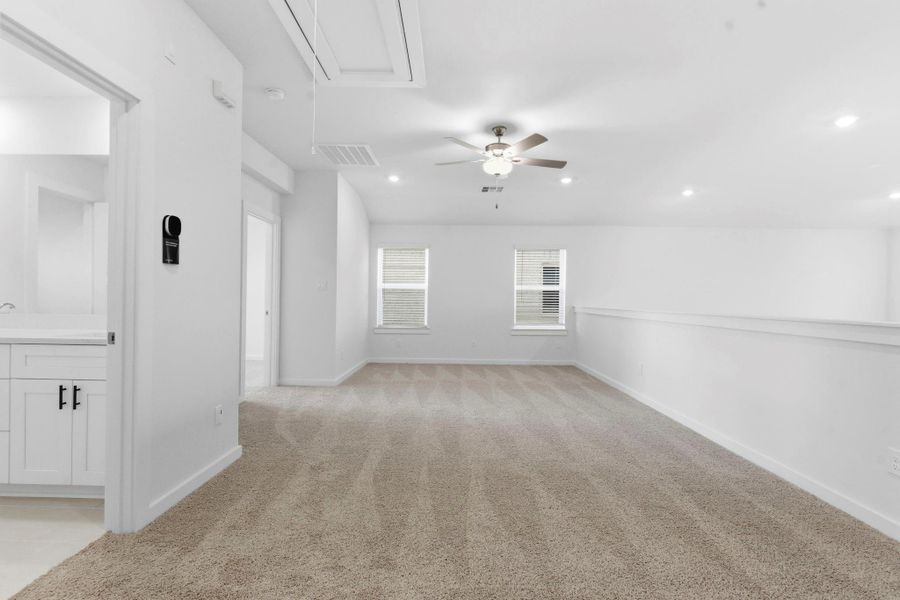 Spacious, unfurnished interior of a new home in , Iowa Colony (Image 36).