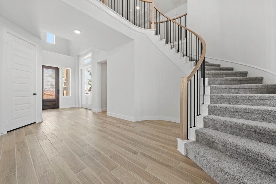 Spacious, unfurnished interior of a new home in Legacy, League City (Image 20).