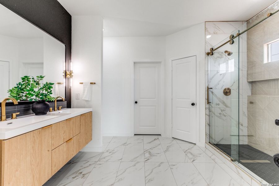 Furnished interior view inside a new home in , Atascosa (Image 15).