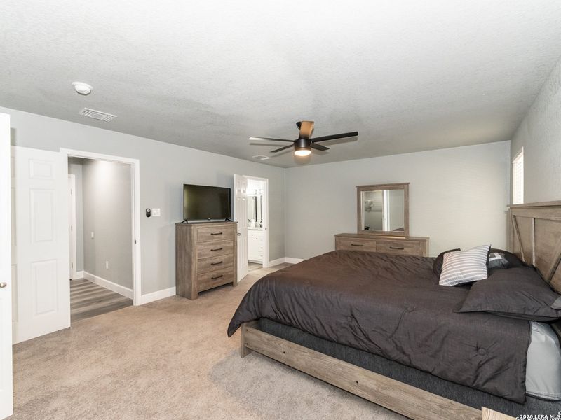Furnished interior view inside a new home in , Floresville (Image 9).