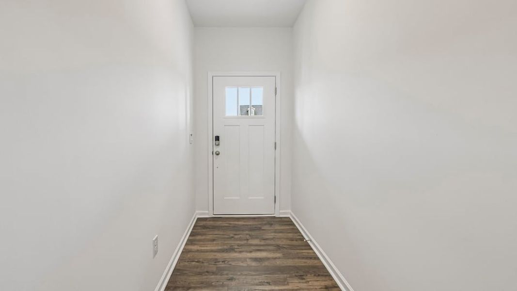 Spacious, unfurnished interior of a new home in Shahbain Reserve, Raeford (Image 10).