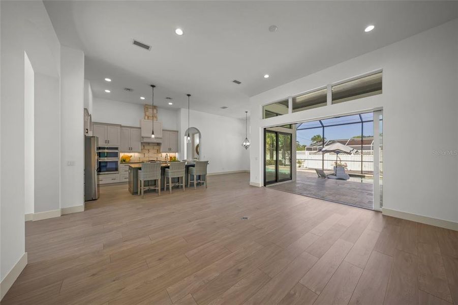 Spacious, unfurnished interior of a new home in , Venice (Image 28).