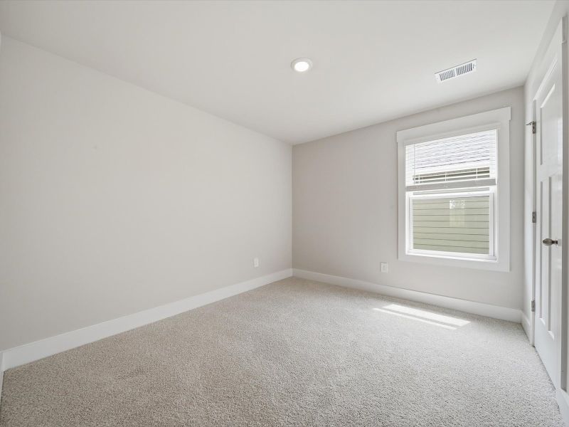 Spacious, unfurnished interior of a new home in Crossing at Abner Creek, Greer (Image 15).