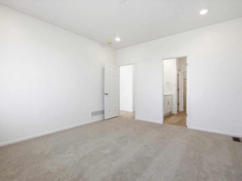 Spacious, unfurnished interior of a new home in Meridian Ranch, Peyton (Image 24).