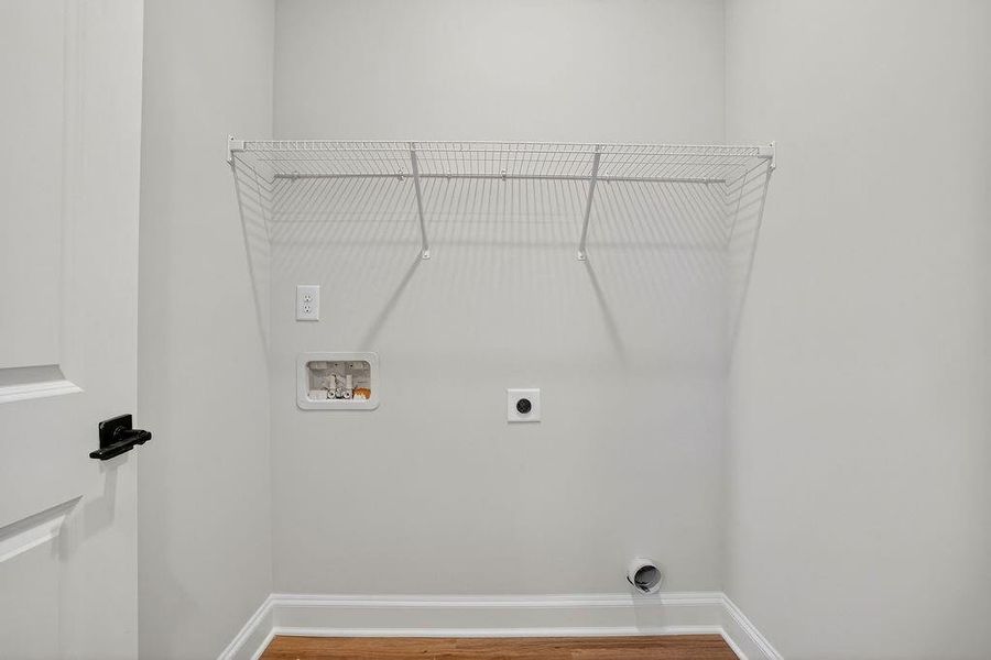 Spacious, unfurnished interior of a new home in , Homer (Image 33).