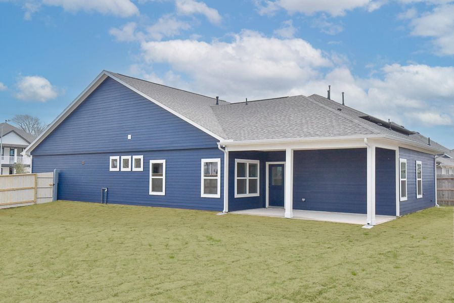 Exterior details and patio area of a home in Fulshear Lakes, Fulshear (Image 26).