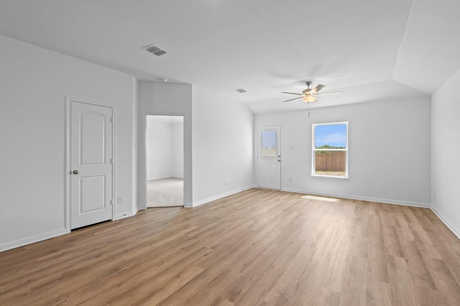 Spacious, unfurnished interior of a new home in Sunset Oaks, Maxwell (Image 6).