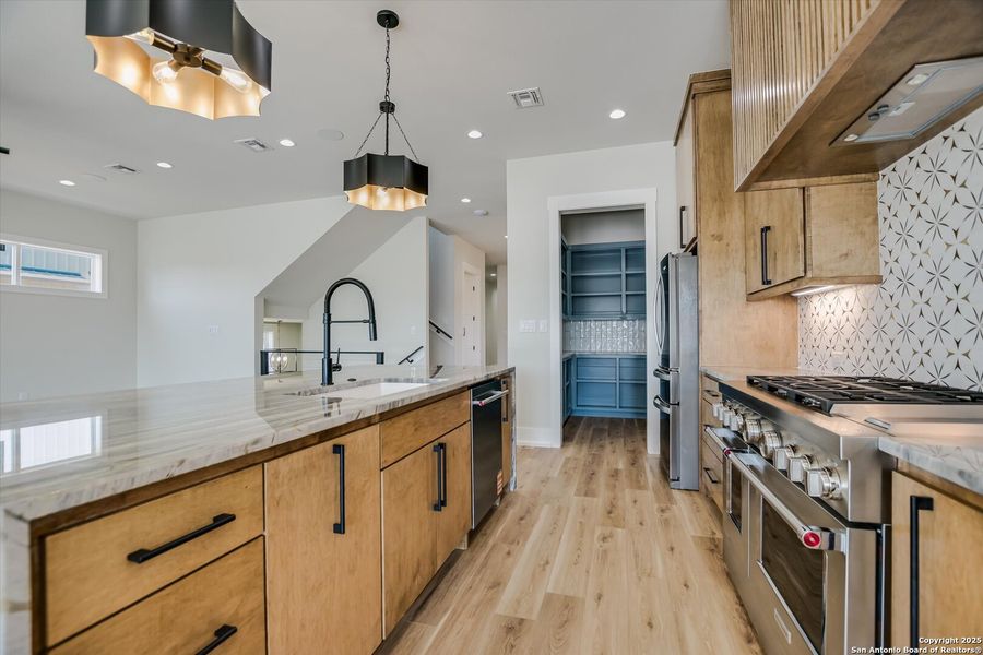 Furnished interior view inside a new home in , Kingsland (Image 14).