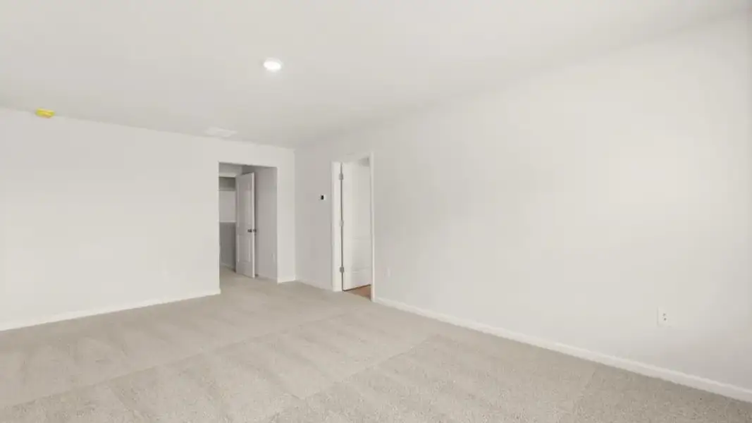 Spacious, unfurnished interior of a new home in , Gainesville (Image 23).