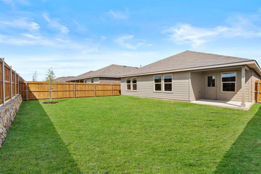 Exterior details and patio area of a home in Sunnycreek, Crowley (Image 16).