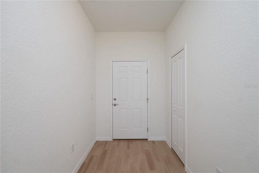 Spacious, unfurnished interior of a new home in , Sebring (Image 9).