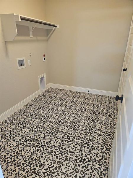 Spacious, unfurnished interior of a new home in Pecan Grove, Whitesboro (Image 14).