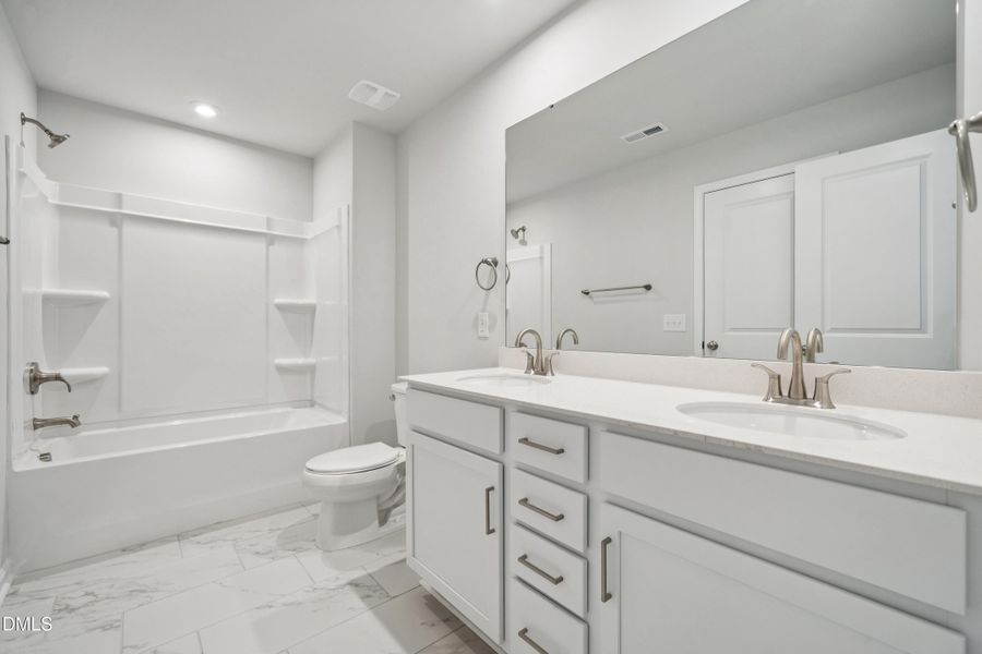 P_CLT_SIL_Idlewild_INT_BTH2