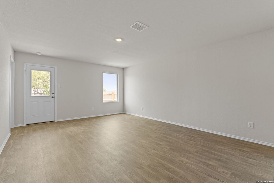 Spacious, unfurnished interior of a new home in Spring Valley, New Braunfels (Image 16).