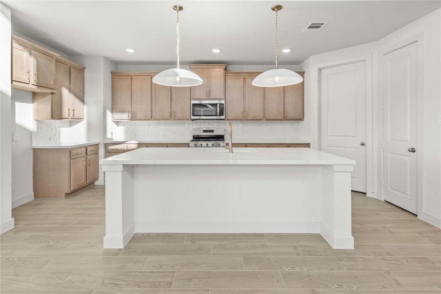 Representative image. Features, selections and colors may vary.