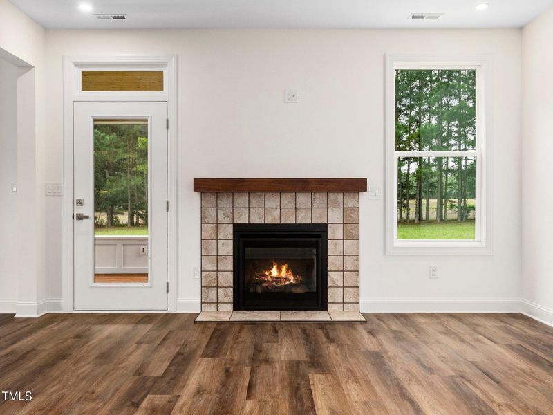 CFA5FD18-60D8-4ECC-8942-AF0F8B5ACF41