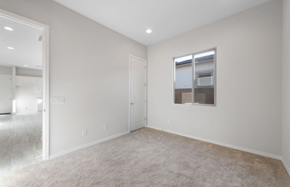 Spacious, unfurnished interior of a new home in Artisan at Asante, Surprise (Image 29).