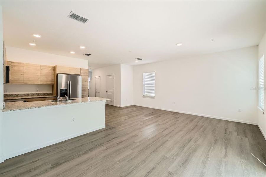 Spacious, unfurnished interior of a new home in , Orlando (Image 24).