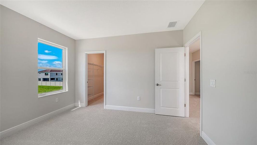 Spacious, unfurnished interior of a new home in Canoe Creek, Parrish (Image 30).