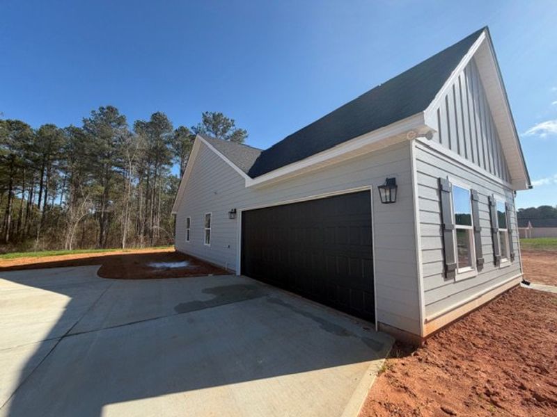 Exterior details and patio area of a home in Oakview, Pine Mountain (Image 3).