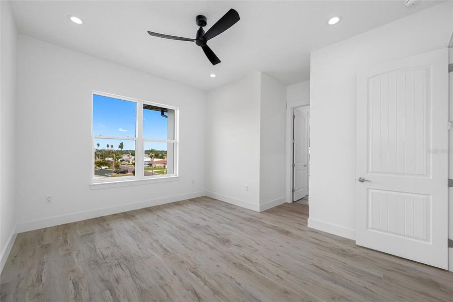 Spacious, unfurnished interior of a new home in , Madeira Beach (Image 18).