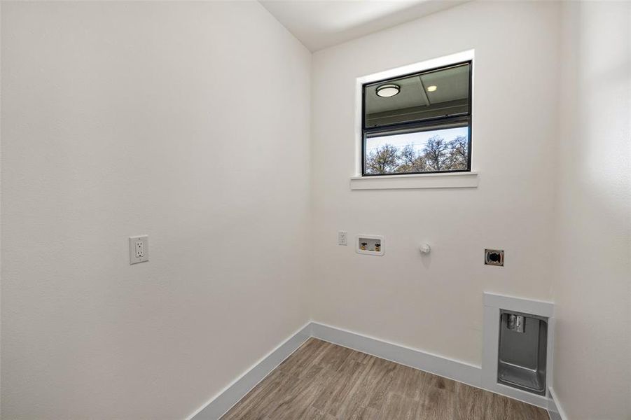 Spacious, unfurnished interior of a new home in , Granbury (Image 25).