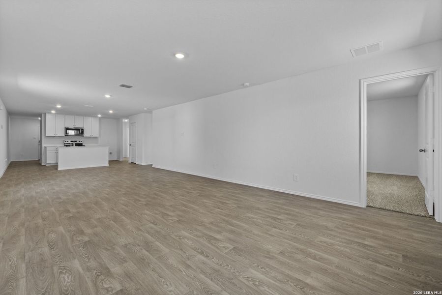Spacious, unfurnished interior of a new home in Arroyo Ranch, Seguin (Image 20).