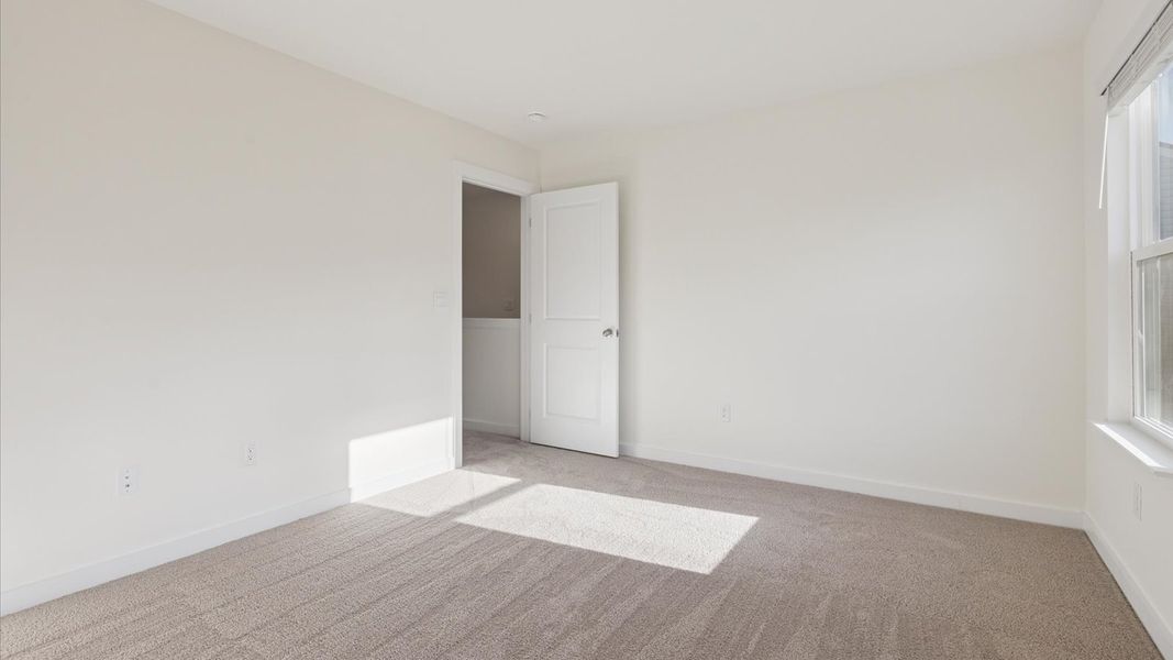 Spacious, unfurnished interior of a new home in Belhaven, Knoxville (Image 15).