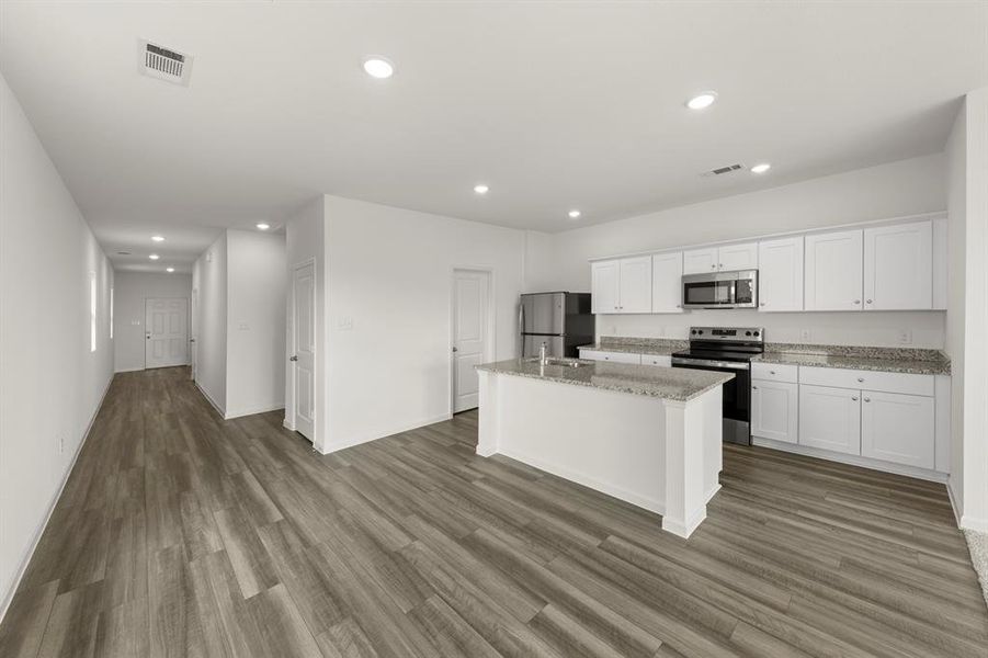 09. 14204 Coness - Dining (2)