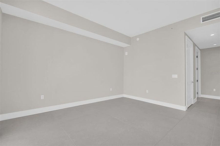 Spacious, unfurnished interior of a new home in , St. Petersburg (Image 75).