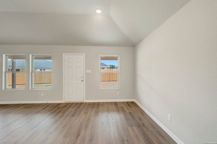 Spacious, unfurnished interior of a new home in Greenspoint Heights, Seguin (Image 19).