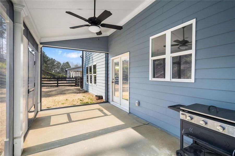 Exterior details and patio area of a home in , Dallas (Image 3).